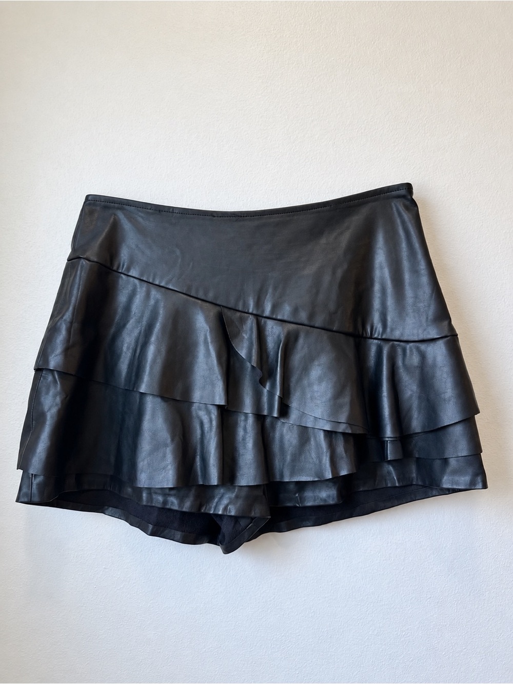 DO+BE Black Faux Leather Ruffle Skort Size L Y2K High Waist Mini